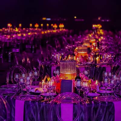 When the darkness awakens: a poetics of light and shadow about stage lighting
